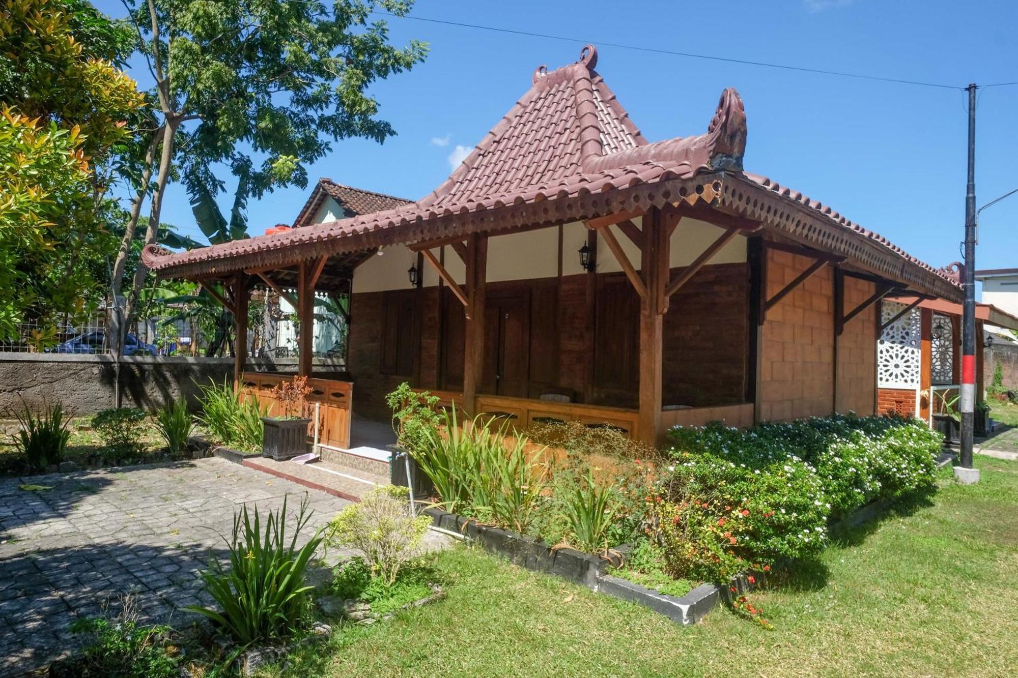 Reddoorz Syariah Near Alun Alun Wonosari Hotell Exteriör bild