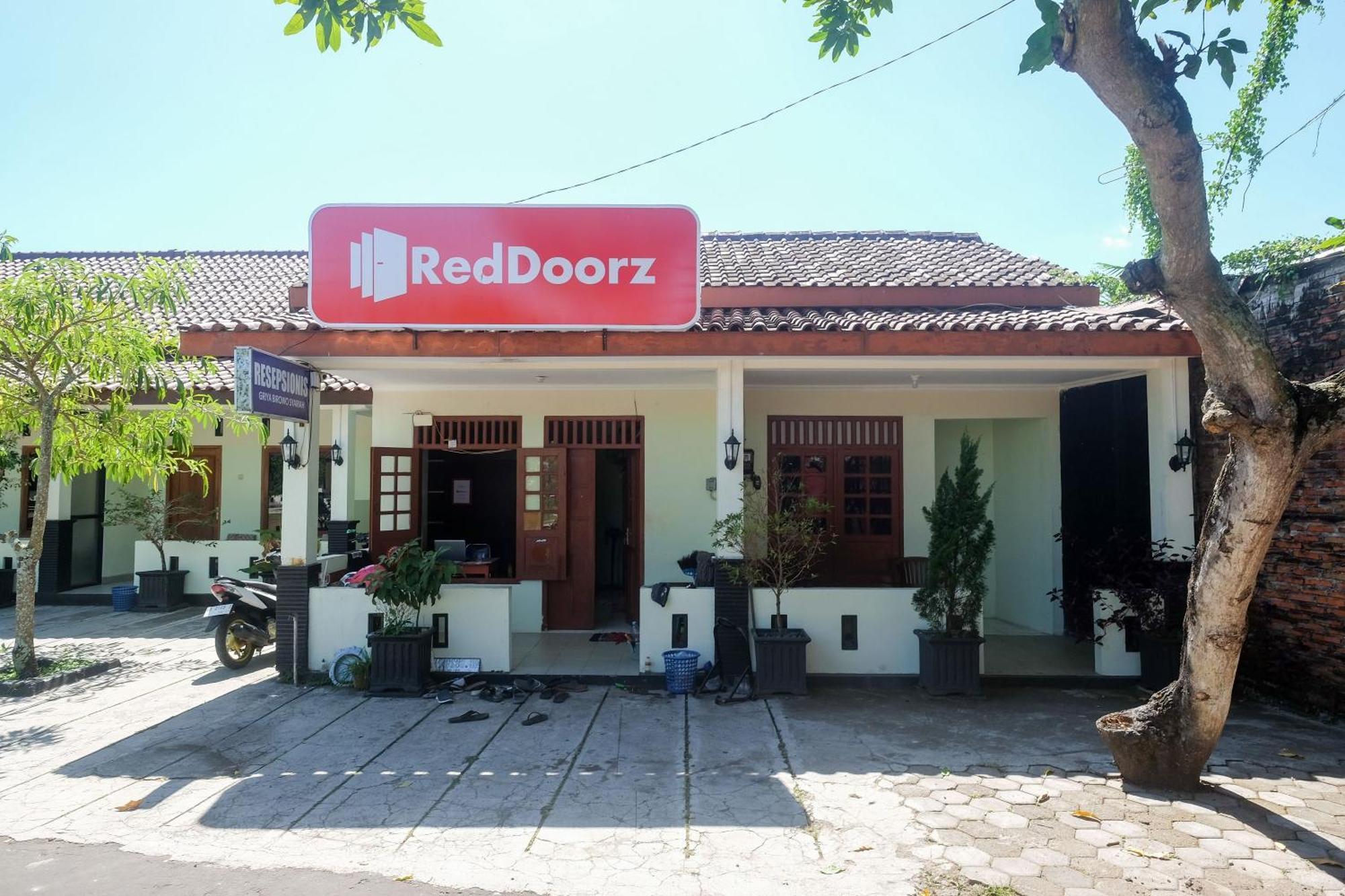 Reddoorz Syariah Near Alun Alun Wonosari Hotell Exteriör bild