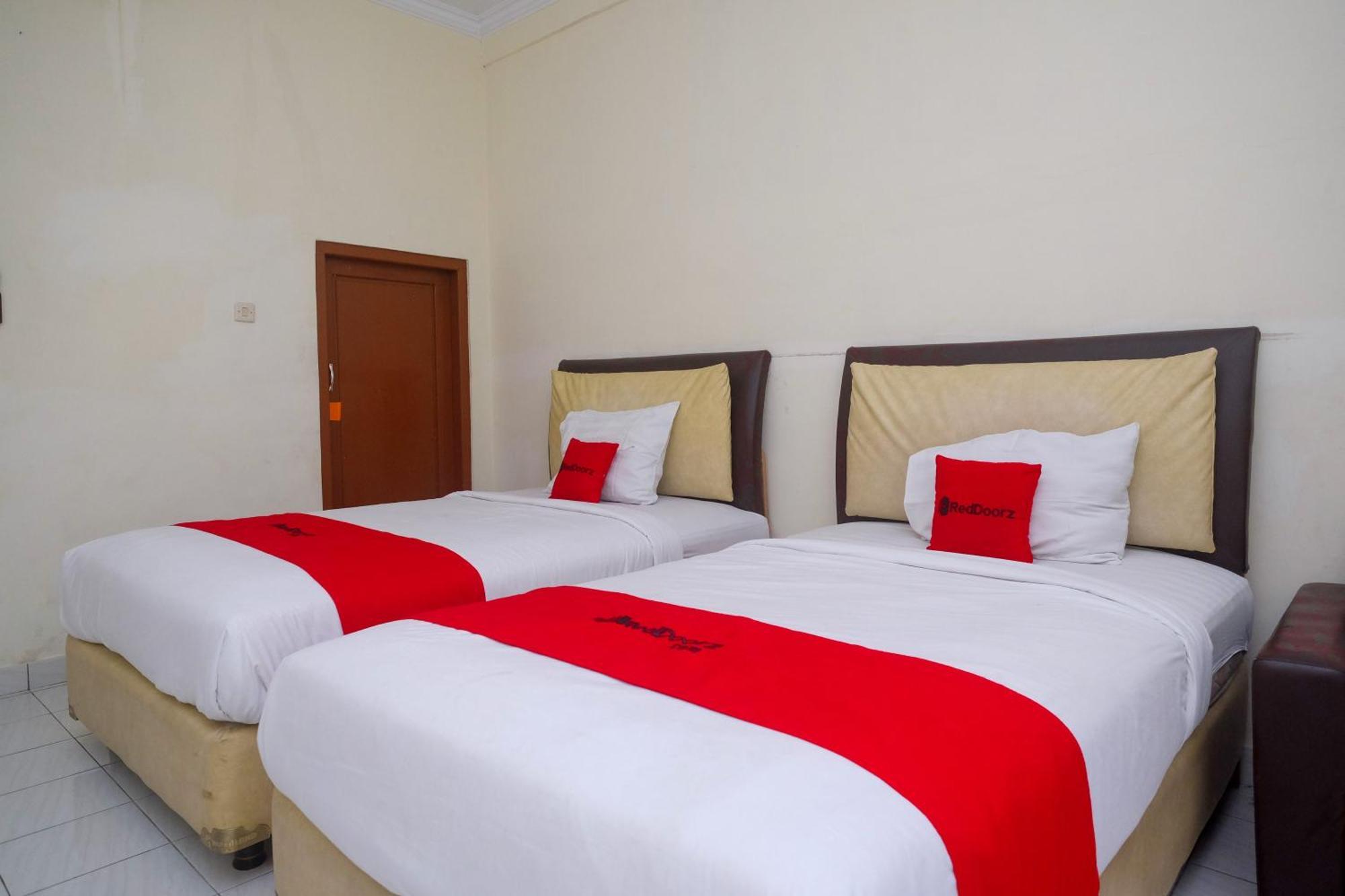 Reddoorz Syariah Near Alun Alun Wonosari Hotell Exteriör bild