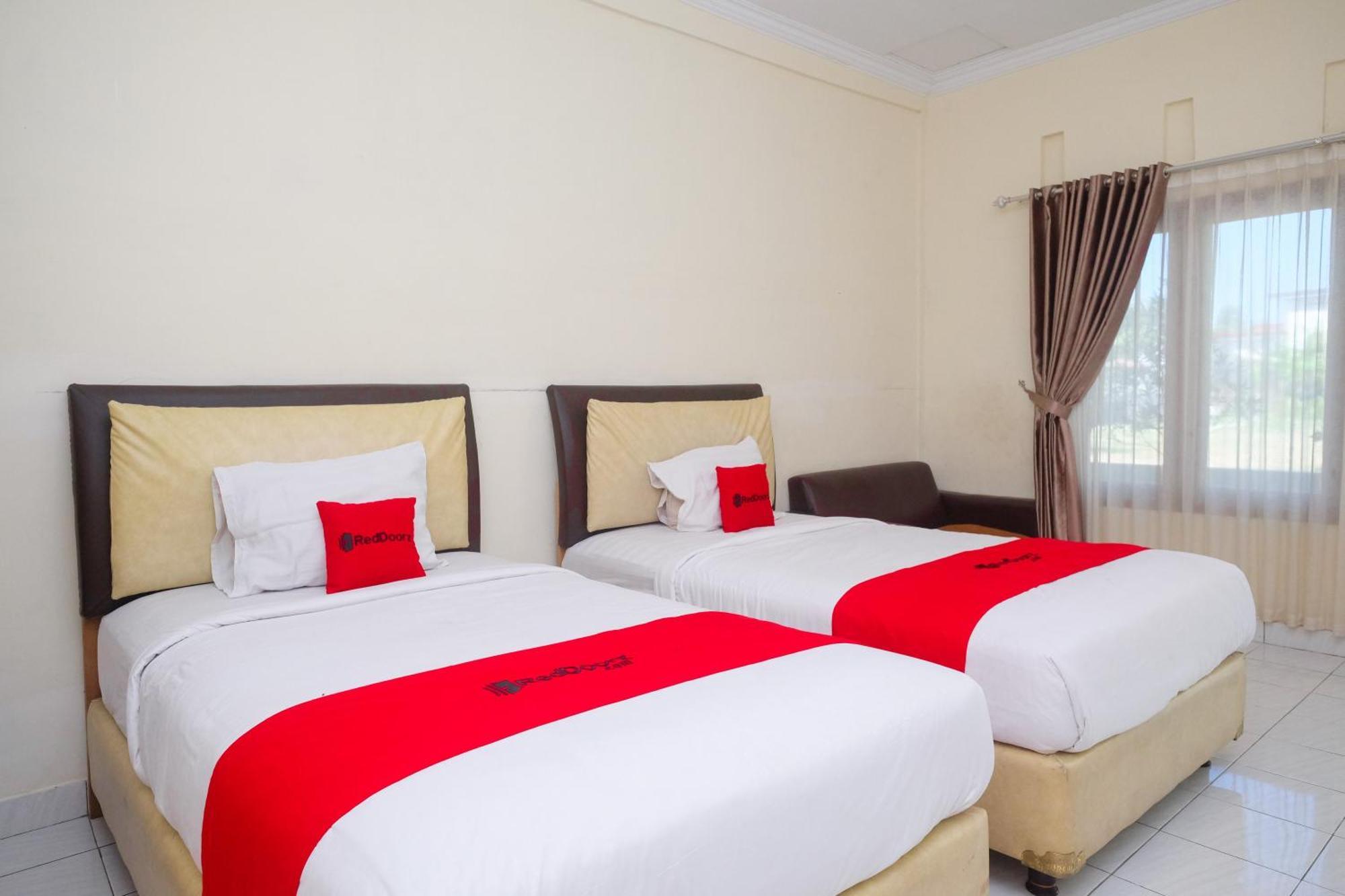 Reddoorz Syariah Near Alun Alun Wonosari Hotell Exteriör bild