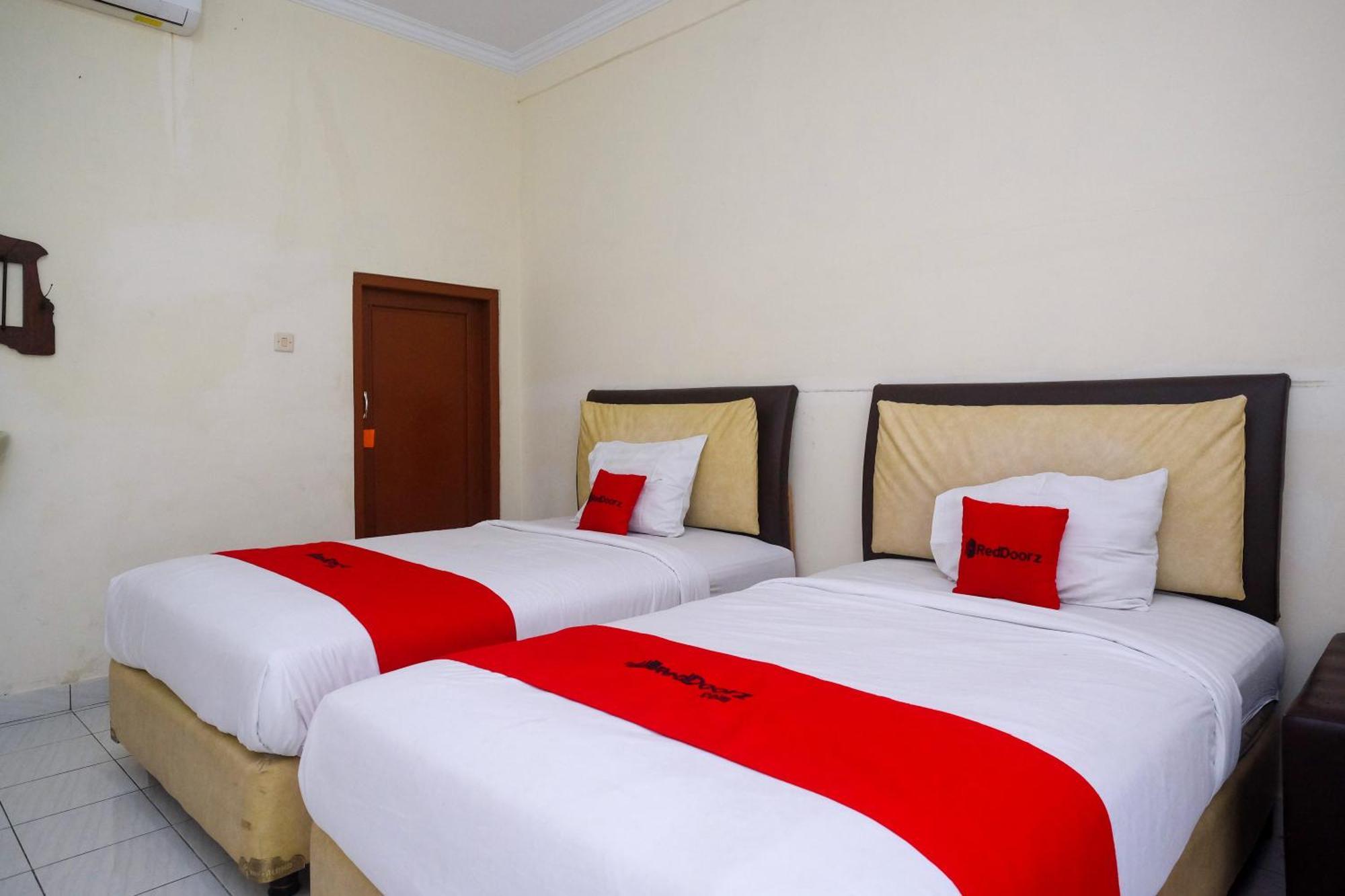 Reddoorz Syariah Near Alun Alun Wonosari Hotell Exteriör bild